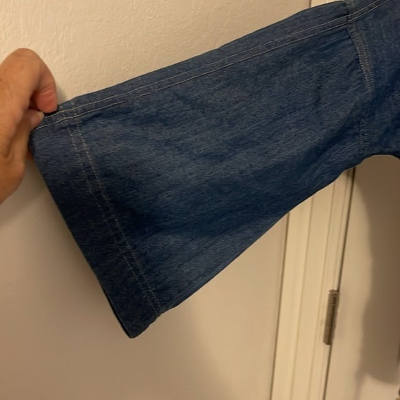 Women’s size medium KORI AMERICA long Bell sleeve denim top V-neck. Side lace - Picture 3 of 9